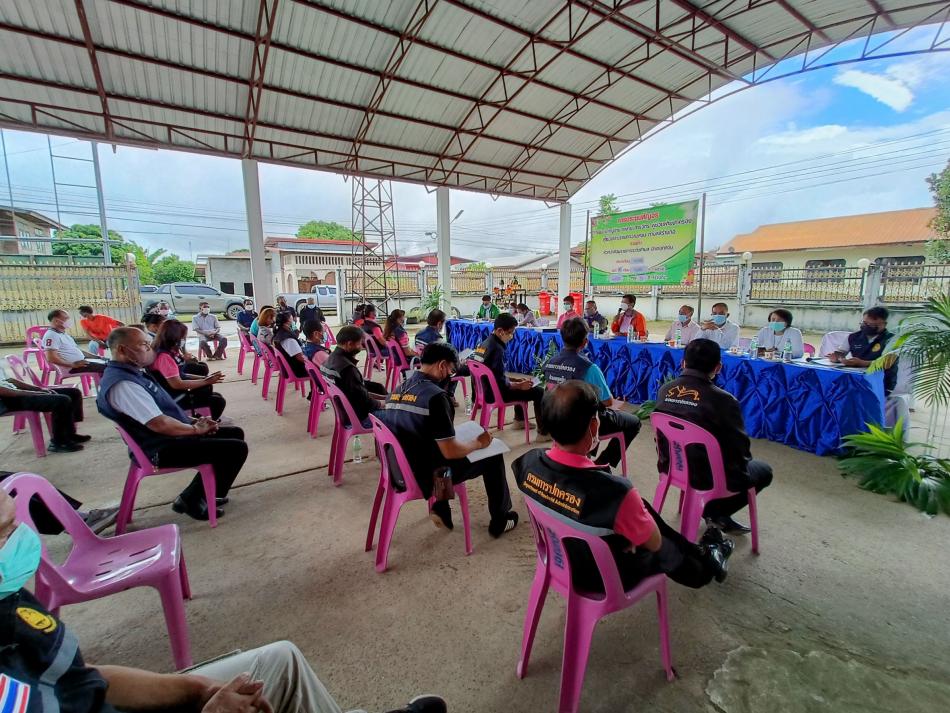 วันที่ 12 กรกฎาคม 2565 เวลา 09.00 น. นายประพิศ พิมมะโส นายกเทศมนตรีตำบลสร้างก่อ และนางบมัยพรณ์  แย้มยินดี ปลัดเทศบาลตำบลสร้างก่อ เข้าร่วมประชุมกำนันผู้ใหญ่บ้านพร้อมด้วยหน่วยงานราชการประจำตำบลสร้างก่อและคณะกรรมการหมู่บ้าน ณ อาคารแสดงและจำหน่ายสินค้าผลิตภัณฑ์พื้นเมือง