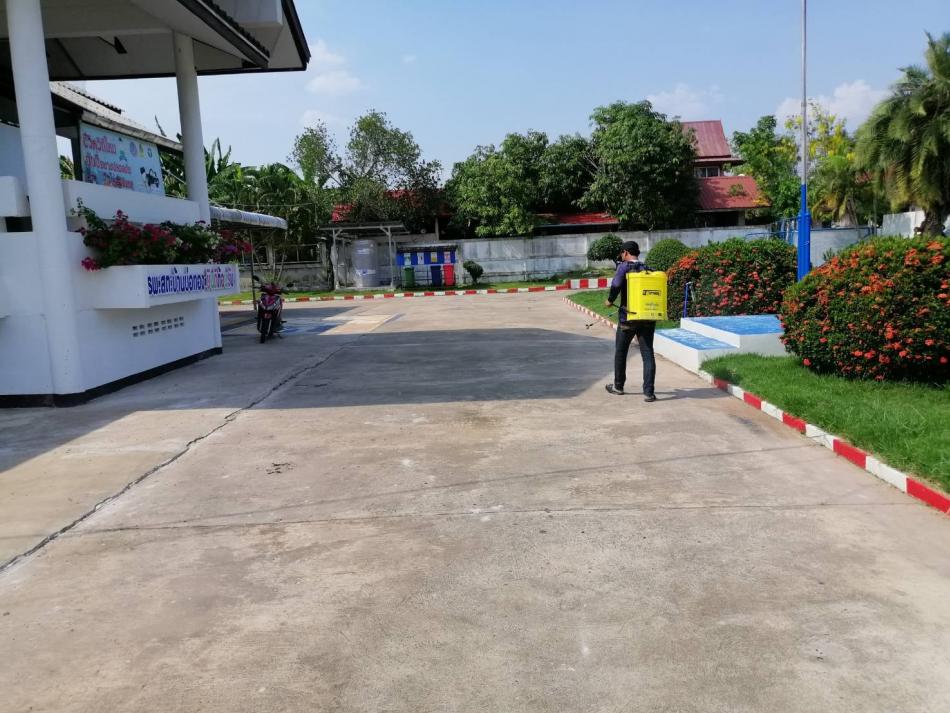 เมื่อวันที่ 16 เมษายน 2564  ที่ผ่านมา นางกรณิศ   พระพินิจ  ปลัดเทศบาลตำบลสร้างก่อ  ปฏิบัติหน้าที่นายกเทศมนตรีตำบลสร้างก่อ  ได้มอบหมายให้  กองสาธารณสุขและสิ่งแวดล้อม  ร่วมกับโรงพยาบาลส่งเสริมสุขภาพตำบลบ้านบ่อทอง ออกดำเนินการพ่นน้ำยาฆ่าเชื้อ ภายในอาคารสำนักงาน และรอบ ๆ บริเวณ รพ.สต.บ้านบ่อทอง  เพื่อเป็นการป้องกันและควบคุมโรค COVID - 19  และเพื่อสร้างความมั่นใจแก่ผู้ป่วยและผู้มารับบริการที่ รพ.สต. บ้านบ่อทอง