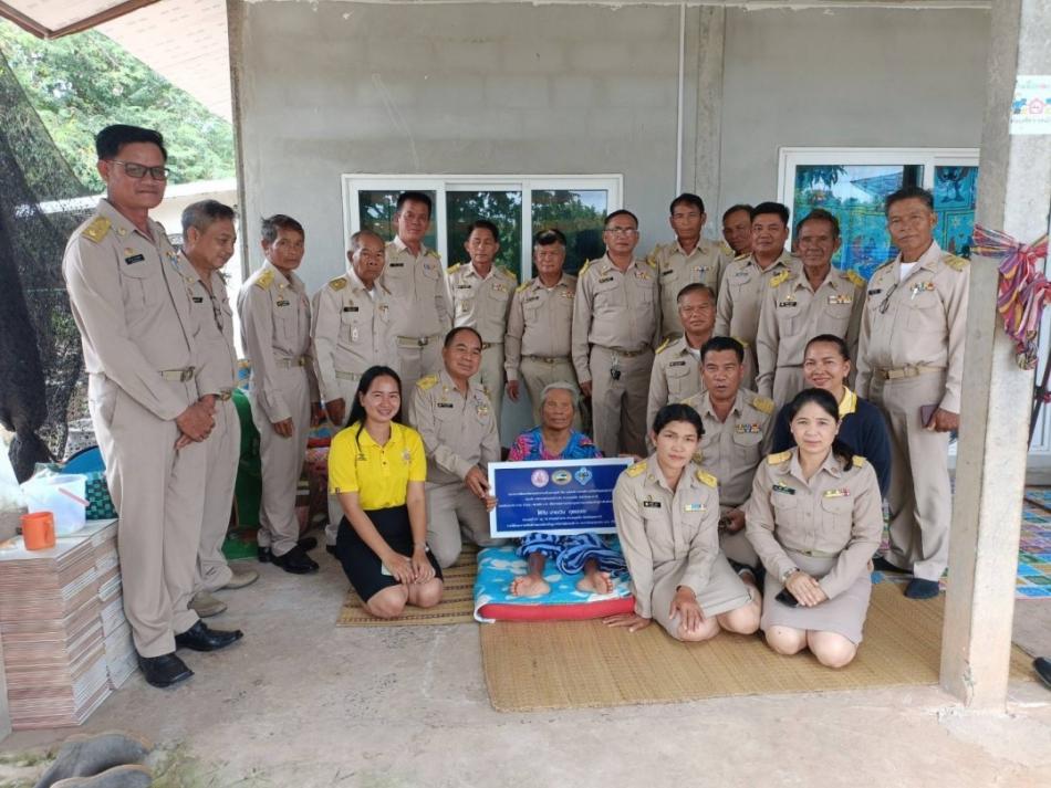 กระทรวงพัฒนาสังคมและความมั่นคงของมนุษย์ โดย ศูนย์บริการคนพิการจังหวัดอุดรธานี ร่วมกับ เทศบาลตำบลสร้างก่อ อำเภอกุดจับ จังหวัดอุดรธานี มอบเงินงบประมาณ จำนวน 40,000 บาท เพื่อดำเนินการปรับปรุงสภาพแวดล้อมที่อยู่อาศัยสำหรับคนพิการ ให้กับ นางสาวฮวง  เย็นสวัสดิ์ บ้านเลขที่ 9849 หมู่ที่ 9 ตำบลสร้างก่อ อำเภอกุดจับ จังหวัดอุดรธานี และ นางเวิน  กุดแถลง  บ้านเลขที่ 67 หมู่ที่ 10 ตำบลสร้างก่อ อำเภอกุดจับ จังหวัดอุดรธานี ภายใต้โครงการปรับสภาพแวดล้อมที่อยู่อาศัยสำหรับคนพิการ ประจำปีงบประมาณ พ.ศ.2567