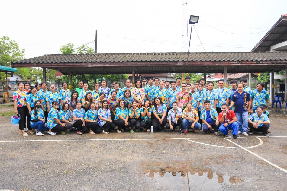 พิธีรดน้ำขอพรคณะผู้บริหารและสมาชิกสภาเทศบาลตำบลสร้างก่อ เนื่องในวันสงกรานต์ประจำปี พ.ศ.2567