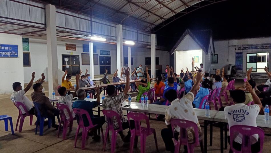 วันที่ 2 พฤศจิกาจน 2564 เวลา 19.30 น. นายประพิศ พิมมะโส นายกเทศมนตรีตำบลสร้างก่อ นายสมาน ศรีพลลา รองนายกเทศมนตรี ฯ นายปฏิพัทธ์ พรมไตรย์ รองนายกเทศมนตรี ฯ สมาชิกสภาเทศบาลตำบลสร้างก่อ พร้อมด้วยเจ้าหน้าที่เทศบาลตำบลสร้างก่อ และผู้ใหญ่บ้านทั้ง4หมู่บ้าน / คณะกรรมการหมู่บ้านสร้างก่อ  ประชุมประชาคมด้านการบริการสาธารณะในเขตเทศบาลตำบลสร้างก่อในการดำเนินงานเกี่ยวกับแหล่งน้ำสาธารณะในเขตเทสบาล(หนองฝายน้อย)